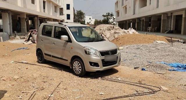 https://images10.gaadi.com/usedcar_image/3394121/original/VCC_1710833_116_1678620042_7a1597d6-1abe-42f4-9fcd-18806c7f779c.jpg?imwidth=6400