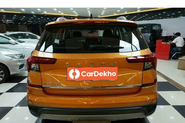 https://images10.gaadi.com/usedcar_image/3394511/original/zz1_crop_img_641154cd6fdf0_1678857421_2fe0b3ba-4267-4d8a-ba50-46ba8863fd8c.jpg?imwidth=6402