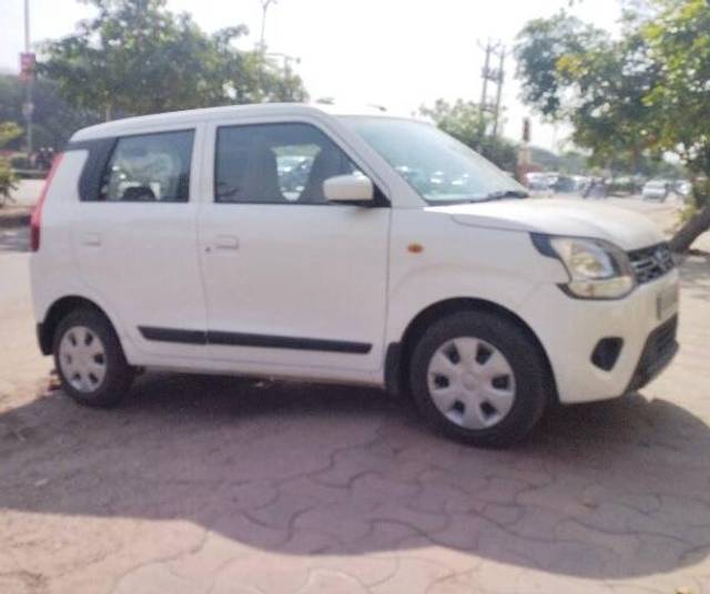 https://images10.gaadi.com/usedcar_image/3394828/original/VCC_IMG_1678681318554_1711146_333_1678681646_2196e043-44a0-48dd-bd10-6173cdd91986.jpg?imwidth=6402