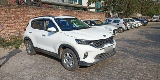 https://images10.gaadi.com/usedcar_image/3395134/original/VCC_1711438_116_1678715910_3e2e253e-0594-4d44-862f-c895eaef84c3.jpg?imwidth=6400