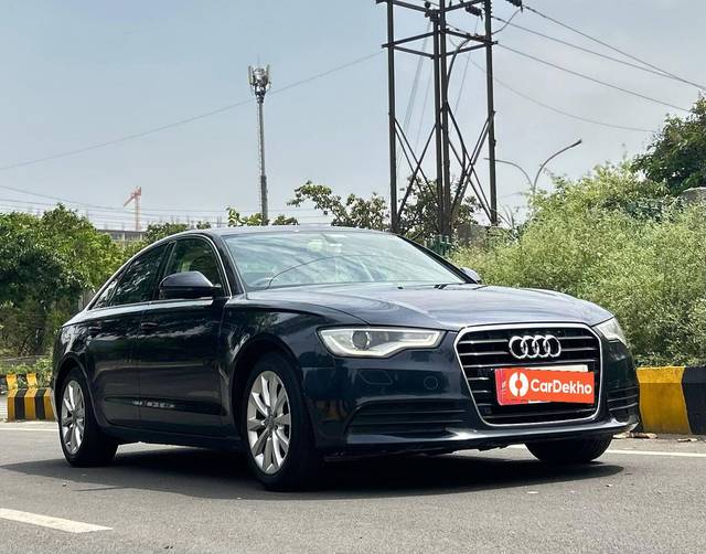 https://images10.gaadi.com/usedcar_image/3396676/original/used_car_2726547_1681286747_a4e6db4f-c2e9-48cc-a77d-76b34eb5a1de.jpg?imwidth=6400