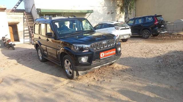 https://images10.gaadi.com/usedcar_image/3396741/original/VCC_IMG_1678793679236_1712071_116_1678794132_de9e1750-3239-4850-8a8d-60b8b1a63343.jpg?imwidth=6400