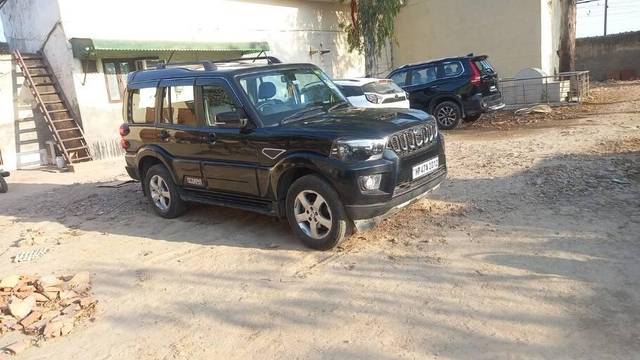 https://images10.gaadi.com/usedcar_image/3396741/original/VCC_IMG_1678793686421_1712071_334_1678794125_de9e1750-3239-4850-8a8d-60b8b1a63343.jpg?imwidth=6401