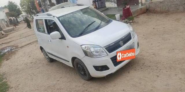 https://images10.gaadi.com/usedcar_image/3397031/original/VCC_IMG_1678848737492_1712152_334_1678849112_8c666694-b8bf-4f51-976d-10269cfbf659.jpg?imwidth=6401
