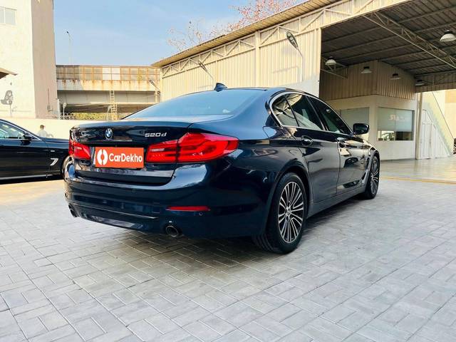 https://images10.gaadi.com/usedcar_image/3397713/original/usedcar_1_18__10151679051137_1679051349_801136ea-1e42-4d14-8c64-95723ff720bf.jpeg?imwidth=6401