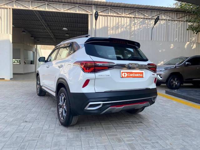 https://images10.gaadi.com/usedcar_image/3397870/original/usedcar_1_3__10151679053986_1679054594_52ed4efa-5d19-4e7d-accf-fd9017a17a79.jpeg?imwidth=6402