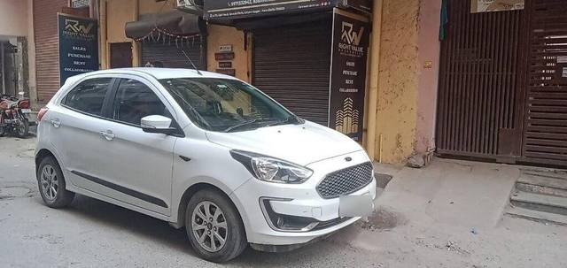 https://images10.gaadi.com/usedcar_image/3397924/original/VCC_1712399_116_1678959426_03d700e9-97f1-4505-bdaf-41774563b908.jpg?imwidth=6400