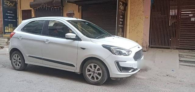 https://images10.gaadi.com/usedcar_image/3397924/original/VCC_1712399_334_1678959035_03d700e9-97f1-4505-bdaf-41774563b908.jpg?imwidth=6401