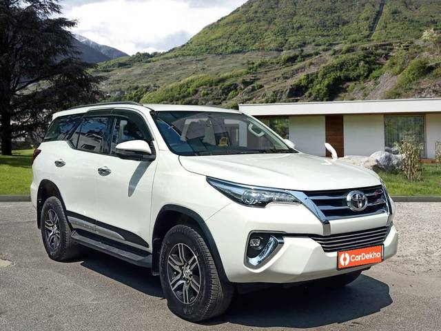 https://images10.gaadi.com/usedcar_image/3397935/original/used_car_2727759_1680016725_0ebffcb7-633d-4177-945e-70ed232f77f6.jpg?imwidth=6400