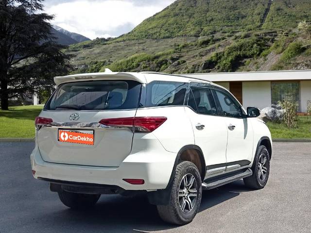 https://images10.gaadi.com/usedcar_image/3397935/original/used_car_2727759_1680016736_0ebffcb7-633d-4177-945e-70ed232f77f6.jpg?imwidth=6402