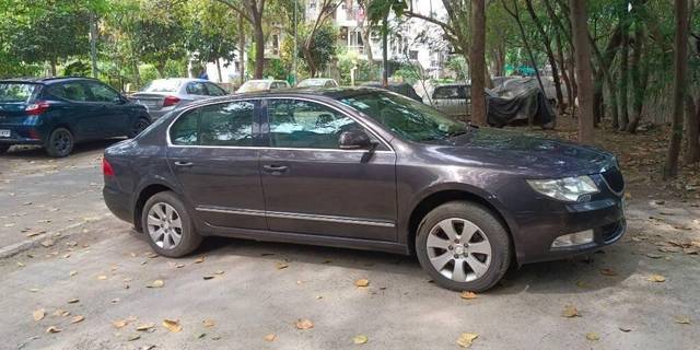 https://images10.gaadi.com/usedcar_image/3398158/original/VCC_IMG_1678947574738_1712842_333_1678947971_f7eff3fb-2d04-43c5-bb22-7805bd20df18_fe7d9b68-8639-44c4-af5a-1203f380ec61.jpg?imwidth=6402