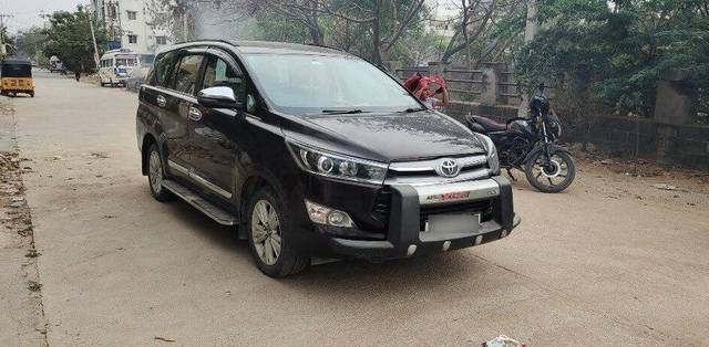 https://images10.gaadi.com/usedcar_image/3398270/original/VCC_1712586_116_1678969189_089ab13d-4c74-4383-b259-9575cf0dd50e.jpg?imwidth=6400
