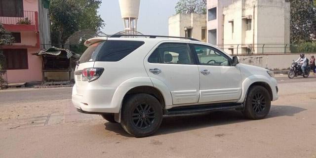 https://images10.gaadi.com/usedcar_image/3398352/original/VCC_IMG_1678938748465_1712722_331_1678939213_8d75152c-063e-47da-9a8b-eaf8edc68f43_93f5c84f-c023-42c3-ba72-24cd2affa1fe.jpg?imwidth=6402