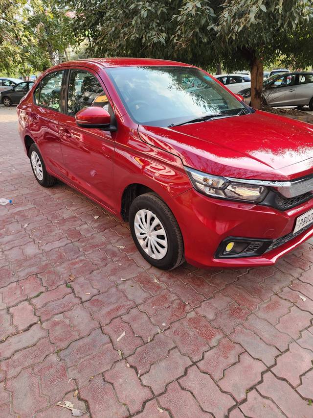 https://images10.gaadi.com/usedcar_image/3398373/original/usedcar_20230323_164041_2728133_1680197082_bec02a7e-caf5-4178-820e-34c53136225a_eb7fb16f-0b26-4e9f-851c-e0025278adb4.jpg?imwidth=6400