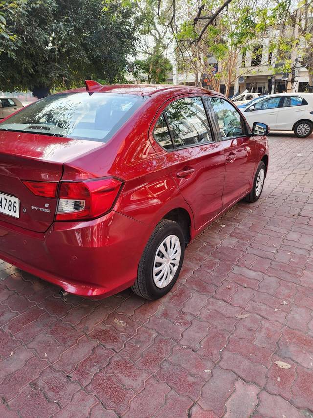 https://images10.gaadi.com/usedcar_image/3398373/original/usedcar_20230323_164134_2728133_1680197085_bec02a7e-caf5-4178-820e-34c53136225a_eb7fb16f-0b26-4e9f-851c-e0025278adb4.jpg?imwidth=6401