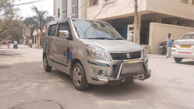 https://images10.gaadi.com/usedcar_image/3398584/original/VCC_1712866_116_1679032672_65cf382a-331b-47e4-8f84-3f0d0c5b2e0e.jpg?imwidth=6400