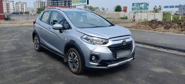 https://images10.gaadi.com/usedcar_image/3398598/original/VCC_1712786_116_1679030604_4f3a73cc-ba96-4afb-b3f5-689ffa00a411.jpg?imwidth=6400