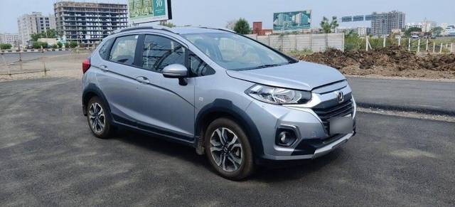 https://images10.gaadi.com/usedcar_image/3398598/original/VCC_1712786_334_1679030274_4f3a73cc-ba96-4afb-b3f5-689ffa00a411.jpg?imwidth=6401