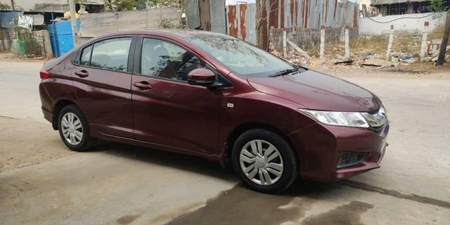 https://images10.gaadi.com/usedcar_image/3399156/original/VCC_IMG_1678951398265_1712960_333_1678951870_33409759-b2a3-49e7-988f-4789382afd16.jpg?imwidth=6402