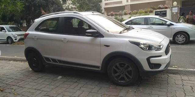 https://images10.gaadi.com/usedcar_image/3399217/original/VCC_IMG_1678967024286_1713266_333_1678967507_4fe428c9-4521-4aa1-a280-2978212d3f46_fb9a1a72-3b7a-42f0-9f18-e1607ea6dbfc.jpg?imwidth=6401