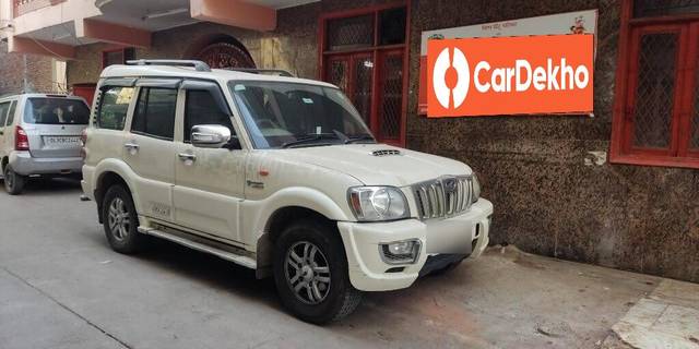 https://images10.gaadi.com/usedcar_image/3399284/original/VCC_1713197_116_1679045488_9c499128-e429-4db5-8a03-a3013cd662c3.jpg?imwidth=6400