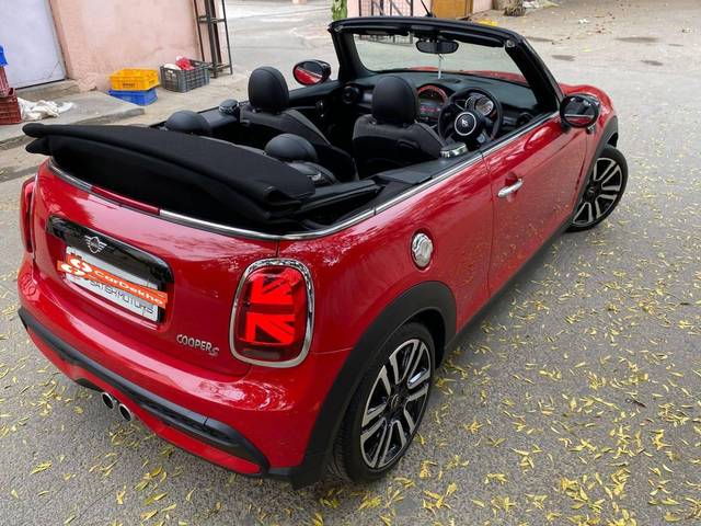 https://images10.gaadi.com/usedcar_image/3399566/original/used_car_2729164_1679301720_a408b980-ef31-47dd-852e-9bc040a84812_4fabf54c-7905-4a11-9059-49f9a8d91402.jpg?imwidth=6402