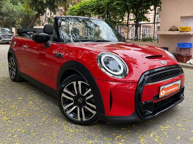 https://images10.gaadi.com/usedcar_image/3399566/original/used_car_2729164_1679301727_a408b980-ef31-47dd-852e-9bc040a84812_4fabf54c-7905-4a11-9059-49f9a8d91402.jpg?imwidth=6400