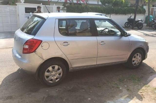 https://images10.gaadi.com/usedcar_image/3399750/original/VCC_1714367_126_1679134615_9a3c0685-4365-4cab-be16-8a85003749ca.jpg?imwidth=6401
