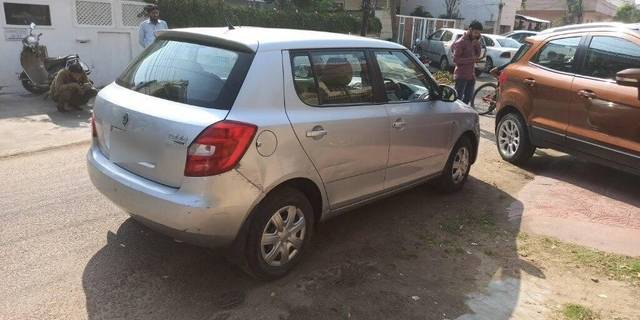 https://images10.gaadi.com/usedcar_image/3399750/original/VCC_1714367_329_1679134639_9a3c0685-4365-4cab-be16-8a85003749ca.jpg?imwidth=6402