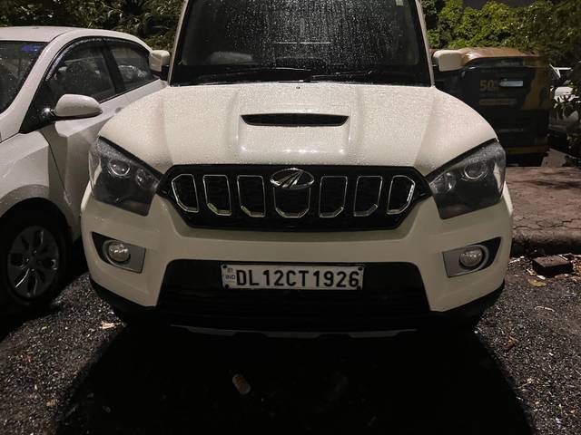 https://images10.gaadi.com/usedcar_image/33FCAFA8-9B37-422B-8B4C-4D8A5153EF3C/original/22e30a96-27c3-4b27-9641-d2b28d1034e6.jpg?imwidth=6401