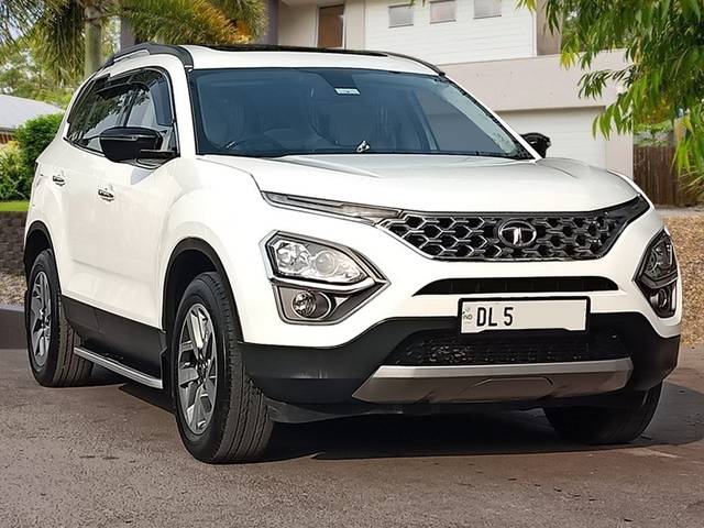https://images10.gaadi.com/usedcar_image/33FCAFA8-9B37-422B-8B4C-4D8A5153EF3C/original/28de8d45-1e0c-4833-bd28-f66384333555.jpg?imwidth=6400