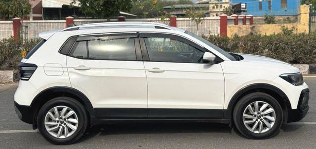 https://images10.gaadi.com/usedcar_image/33FCAFA8-9B37-422B-8B4C-4D8A5153EF3C/original/37950a2a-e95b-4bcb-92c8-b1582120eff3.jpg?imwidth=6401