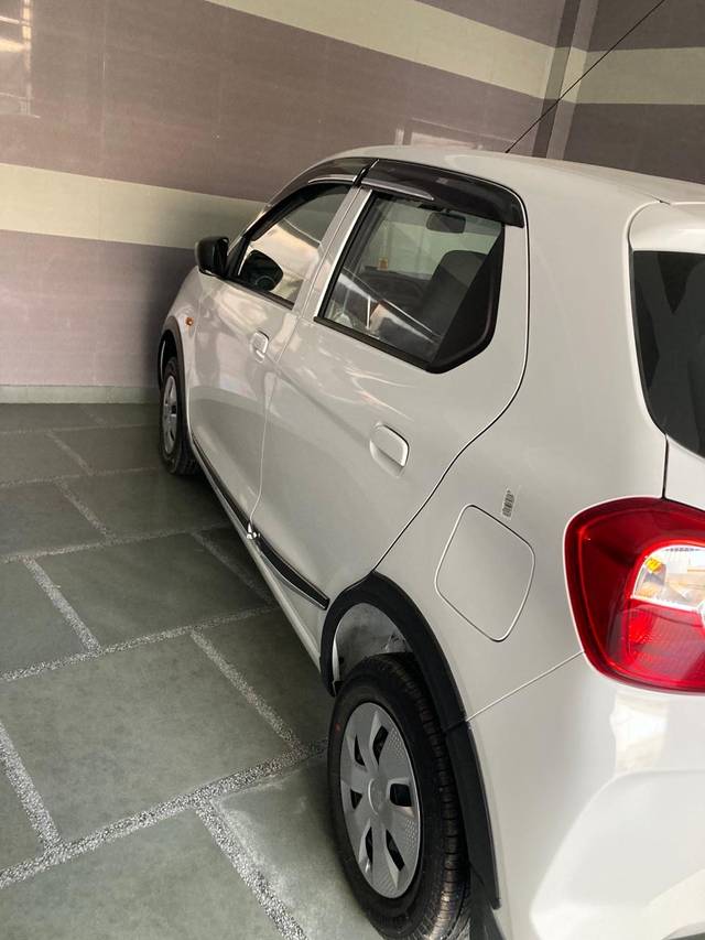 https://images10.gaadi.com/usedcar_image/33FCAFA8-9B37-422B-8B4C-4D8A5153EF3C/original/9ed0c454-56ef-4a8f-81ac-f575645afcb3.jpg?imwidth=6402