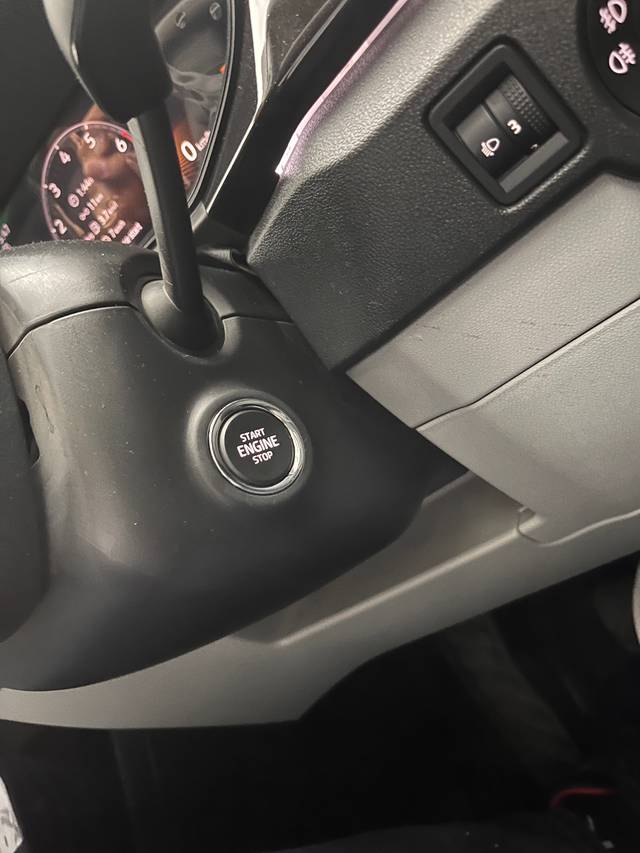 https://images10.gaadi.com/usedcar_image/33FCAFA8-9B37-422B-8B4C-4D8A5153EF3C/original/a5e1a7e0-bca2-4a29-8a3d-2923d87d3ed2.jpg?imwidth=6402