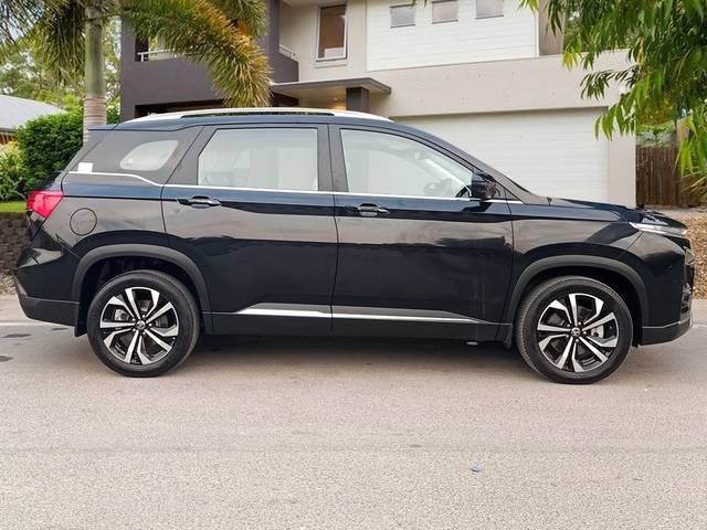https://images10.gaadi.com/usedcar_image/33FCAFA8-9B37-422B-8B4C-4D8A5153EF3C/original/ce9c22cf-7004-410f-8f78-49b7a6427a23.jpg?imwidth=6401
