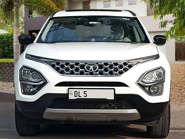 https://images10.gaadi.com/usedcar_image/33FCAFA8-9B37-422B-8B4C-4D8A5153EF3C/original/fc2f0a4b-8ce5-4832-b4bc-bdf5e8c1fa5b.jpg?imwidth=6401