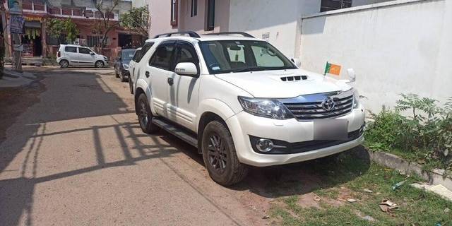 https://images10.gaadi.com/usedcar_image/3400405/original/VCC_1714611_116_1679203575_6d776e7c-0be0-4860-a04a-510b14914d30.jpg?imwidth=6400