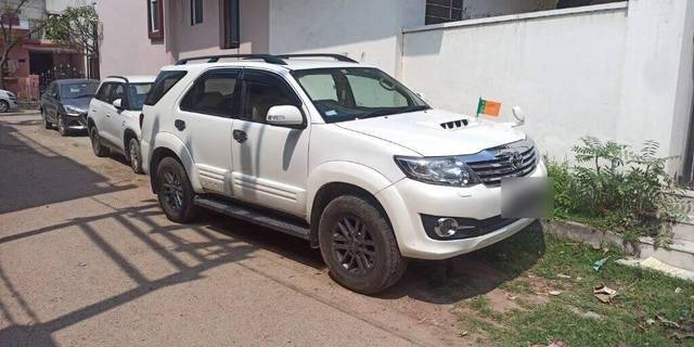 https://images10.gaadi.com/usedcar_image/3400405/original/VCC_1714611_334_1679203468_6d776e7c-0be0-4860-a04a-510b14914d30.jpg?imwidth=6401