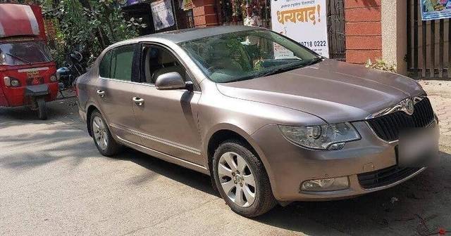 https://images10.gaadi.com/usedcar_image/3400801/original/VCC_1714884_334_1679212809_630f5bd0-f837-42a9-8b99-94a6702eed3b_426716c8-ca2a-48db-ac9b-0477ad19c295.jpg?imwidth=6401