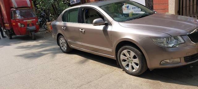 https://images10.gaadi.com/usedcar_image/3400801/original/VCC_IMG_1679131777053_1714884_333_1679132334_630f5bd0-f837-42a9-8b99-94a6702eed3b_426716c8-ca2a-48db-ac9b-0477ad19c295.jpg?imwidth=6402