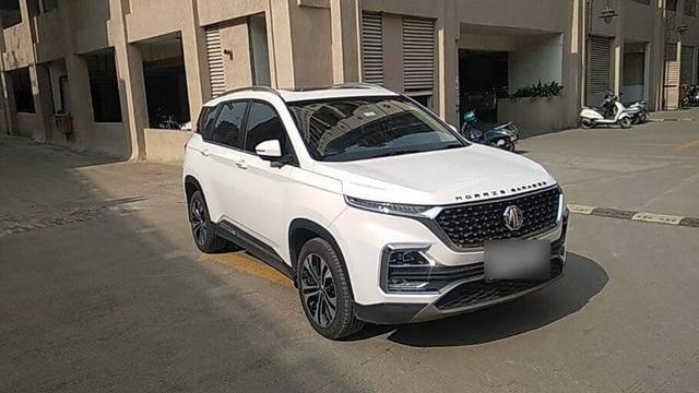https://images10.gaadi.com/usedcar_image/3400865/original/VCC_1714949_116_1679214386_35add5c1-80e1-41cb-9a29-1e2dd1ab6049_30d77fb0-9bf3-45e8-a9d3-ab95ee91bd43.jpg?imwidth=6400