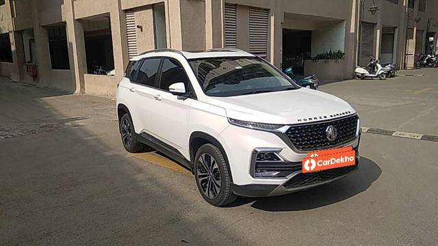https://images10.gaadi.com/usedcar_image/3400865/original/VCC_IMG_1679134731529_1714949_116_1679134875_35add5c1-80e1-41cb-9a29-1e2dd1ab6049_30d77fb0-9bf3-45e8-a9d3-ab95ee91bd43.jpg?imwidth=6401