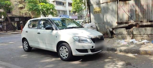 https://images10.gaadi.com/usedcar_image/3401130/original/VCC_1715410_116_1679224045_5ae3918f-49ae-4276-b164-61e38e817ca7_60c84083-826c-4256-987b-63757730bde3.jpg?imwidth=6400