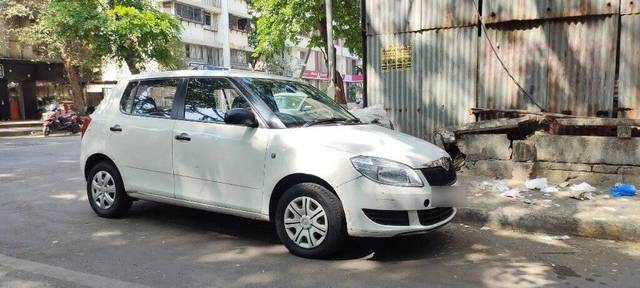 https://images10.gaadi.com/usedcar_image/3401130/original/VCC_1715410_334_1679223648_5ae3918f-49ae-4276-b164-61e38e817ca7_60c84083-826c-4256-987b-63757730bde3.jpg?imwidth=6401
