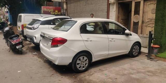 https://images10.gaadi.com/usedcar_image/3401259/original/VCC_1715539_126_1679240716_bad1afbe-0a7d-4311-9fbc-c5ad0abcedc2.jpg?imwidth=6402