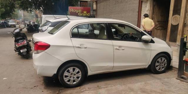 https://images10.gaadi.com/usedcar_image/3401259/original/VCC_IMG_1679209780573_1715539_331_1679209951_bad1afbe-0a7d-4311-9fbc-c5ad0abcedc2.jpg?imwidth=6401