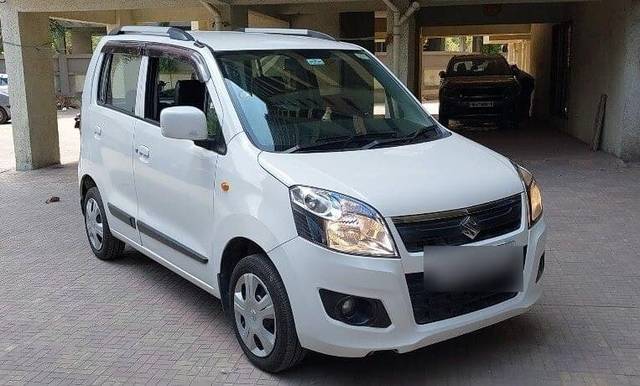 https://images10.gaadi.com/usedcar_image/3401566/original/VCC_1715570_116_1679284336_c7db81c9-c36c-488d-932f-0a5079c79db8.jpg?imwidth=6400