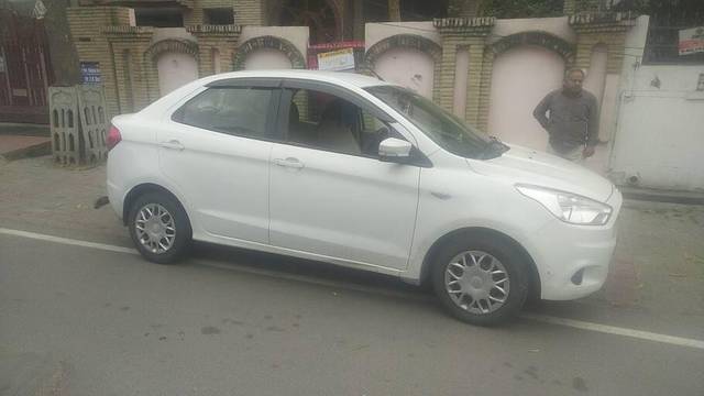 https://images10.gaadi.com/usedcar_image/3401937/original/VCC_IMG_1679220915894_1715697_333_1679221145_9ed59a3d-bdf1-410c-8be4-2ffe12cbfa58.jpg?imwidth=6402