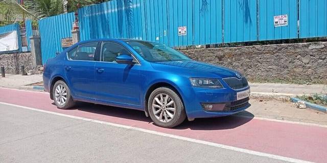 https://images10.gaadi.com/usedcar_image/3402430/original/VCC_IMG_1679295226730_1715992_334_1679296168_2bf3d824-e458-42d6-acc1-7c7714b3961c_d9ca740a-aad6-44b7-bbce-4a1e09dbab49.jpg?imwidth=6401
