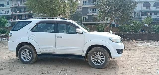 https://images10.gaadi.com/usedcar_image/3403316/original/VCC_IMG_1679372354001_1716433_333_1679372729_ba9c53f1-71f3-4b38-a961-9ae5c243e334_dea86634-cd67-4db7-bbd9-6bc3cc30cf62.jpg?imwidth=6401
